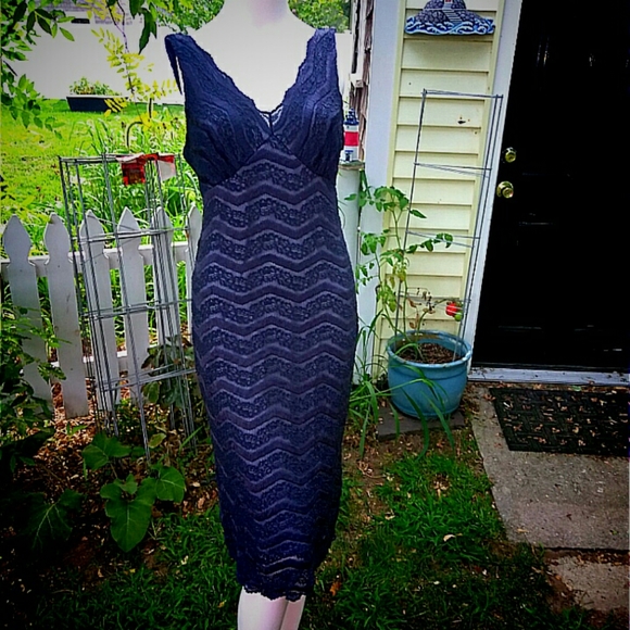 Lace Bodycon dress - Picture 5 of 6